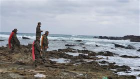 持續搜救失聯F-5E飛官（2）空軍F-5E戰機飛官潘穎諄失蹤進入第4天，軍方25日持續動員搜救，在屏東滿州鄉港仔村以北、以南9公里的海岸及海岸林搜索。中央社記者郭芷瑄攝　110年3月25日