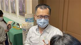 亞東紀念醫院感染管制中心主任廖俊星表示，醫院目前已有10多人接種後出現不適而請假。（圖／記者簡浩正攝影）