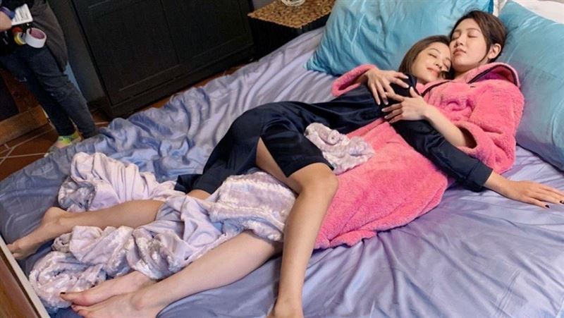 「床抱」照曝光　女星尺度大到不能播