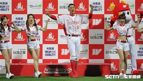 ▲味全龍一壘手朱祥麟敲出生涯首安、首轟拿下單場MVP。（圖／記者劉彥池攝影）