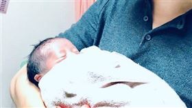 吳念真當阿公了！吳定謙曬兒「小啾寶」：陪你一起探索世界（圖／翻攝自吳定謙 Wu Ting-Chien臉書）