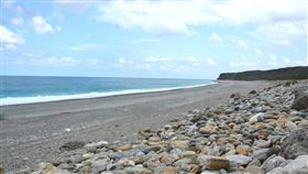 響應向海致敬　花蓮七星潭海域有望開放水上活動響應中央推動「向海致敬」政策，花蓮縣政府擬規畫有條件開放七星潭以北至和平溪海域分區、時段及水上活動種類，禁海4年的七星潭外海有望解禁。中央社記者張祈攝  110年3月27日