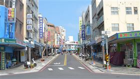 馬公灣區新都心人行道完成（2）澎湖馬公灣區新都心的人行道完成，包括馬公三民、海浦、新店、民福及體育文化園區等路段周邊道路，全程約近5公里。中央社  110年3月27日