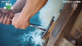 全片無對白！幫馬做指甲 上蹄鐵白煙狂噴超療癒