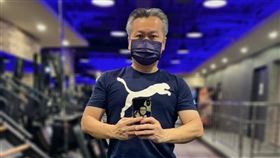 重症醫曬運動穿搭喊自由！網卻全歪樓（圖／翻攝自Icu醫生陳志金臉書）