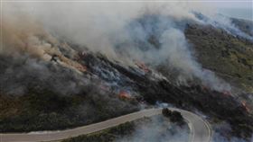 苗栗公墓大火！空拍驚見焦黑山林慘況（圖／苗栗消防局提供）