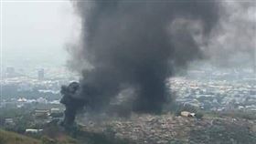 台中后里橡膠廠，第五度發生大火，濃濃黑煙直竄天際，嚴重影響空氣品質，是否為人為蓄意縱火有待調查(圖／翻攝自台中踢爆網)