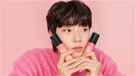 2021南韓最夯男神黃寅燁首次代言獻給香水品牌Celluver。（圖／Celluver提供）