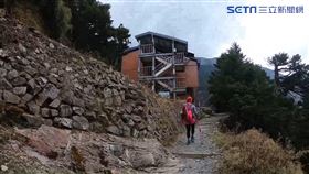 訂位排雲山莊進不去 山友控險露宿負六度山中