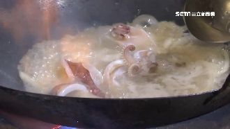 獨／夜市花枝意麵　顧客控上桌變小卷