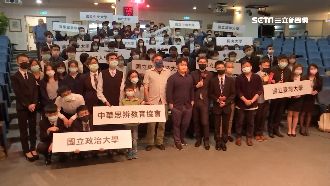 辯論比賽關注公投議題　政大勇奪冠軍