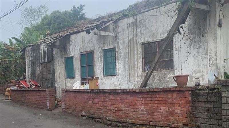 小學到同學家躲雨　她長大後越想越毛