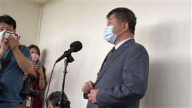 AZ疫苗是否週三讓第二波醫護人員開打？陳時中回應，目前正在研議中。（圖／記者簡浩正攝影）