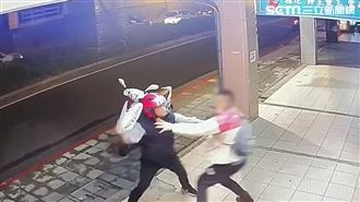 檢舉同業被比中指　2熊貓哥火爆開打