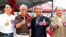 ▲ 寶佳機構創辦人、董事長林陳海（左2）。（圖／翻攝自CTWANT） 