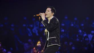 斥資千萬慶生　蕭敬騰土味情話掀高潮