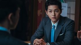 韓國男神宋仲基主演《黑道律師文森佐》。（圖／Netflix提供）
