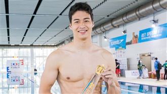 狀元落後12公尺　養眼游泳賽大逆轉