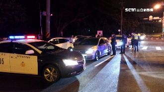 改裝車深夜競速　警祭口袋戰術逮8車
