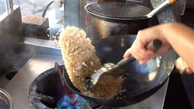 網友說明，這類影片點閱之所以高，是因為看了療癒，加上料理沒有語言隔閡。（圖／翻攝自YouTube／Terry Films）