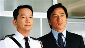成龍悼念廖啟智！曬新警察故事合照：我和他同年同月同日生（圖／翻攝自成龍微博）