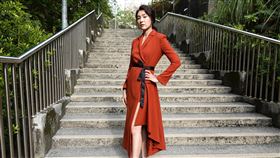 曾珮瑜去年演活台劇《做工的人》嗆辣老婆美鳳一角，獲得不少網友的讚聲，今年她挑戰公視台語台電視電影《討債女王》。圖／公視提供