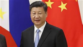 菲律賓：中國逾越南海紅線就宣戰菲律賓外交部長凱耶塔諾28日表示，杜特蒂總統已經針對南海問題劃出了紅線；如果北京逾越，菲律賓就會宣戰，並指杜特蒂曾向中國國家主席習近平表明主權。圖為杜、習二人4月10日在博鰲論壇會面。（中新社提供）中央社　107年5月29日