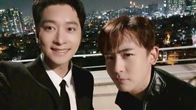 2PM成員燦盛與尼坤為團員玉澤演助陣，客串《黑道律師文森佐》。(圖/2PM IG)