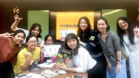 ▲藉由協會講師群的帶領，使用 DFC 教學法設計校定課程，期待培養學生獨立思考的能力，觀察並發現問題。（圖／新北市政府教育局提供）