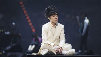 淚崩出庭！青峰嘆：視為父親怎變這樣