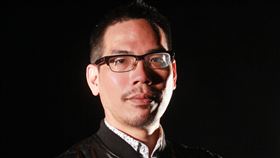 台科大教師李根在獲邀擔任英國D&AD獎評審台灣科技大學設計系副教授李根在受邀擔任英國D&AD獎字體設計類評審，是台灣首名獲邀擔任評審的大學教師。（台科大提供）中央社記者許秩維傳真  110年3月30日