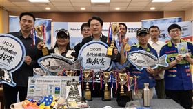 基隆嶼磯釣賽4月登場  林右昌為選手加油基隆嶼國際磯釣賽將在4月10日、11日登場，基隆市政府30日舉辦賽事開跑記者會，市長林右昌（前中）與「磯釣大使」沈文程（前左2）同台，為選手加油打氣。中央社記者王朝鈺攝  110年3月30日