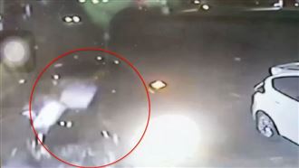 阿兵哥酒駕肇事　撞3車再衝2店面