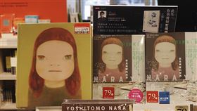 誠品書店加入「春日晒書市集」文化總會規劃的「春日晒書市集」，今年邀請誠品書店首度來擺攤，帶來特價日本雜誌、精選日文型錄和奈良美智周邊商品，彷彿置身日本的舊書攤街。（誠品書店提供）中央社記者葉冠吟傳真  110年3月30日