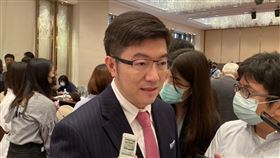 高端二期臨床計畫總主持人謝思民表示，預期6月15日前繳交期中報告，讓衛福部在6月下旬可進行兩週緊急授權的審查，若順利通過，最快7越可開打。（圖／記者簡浩正攝影）