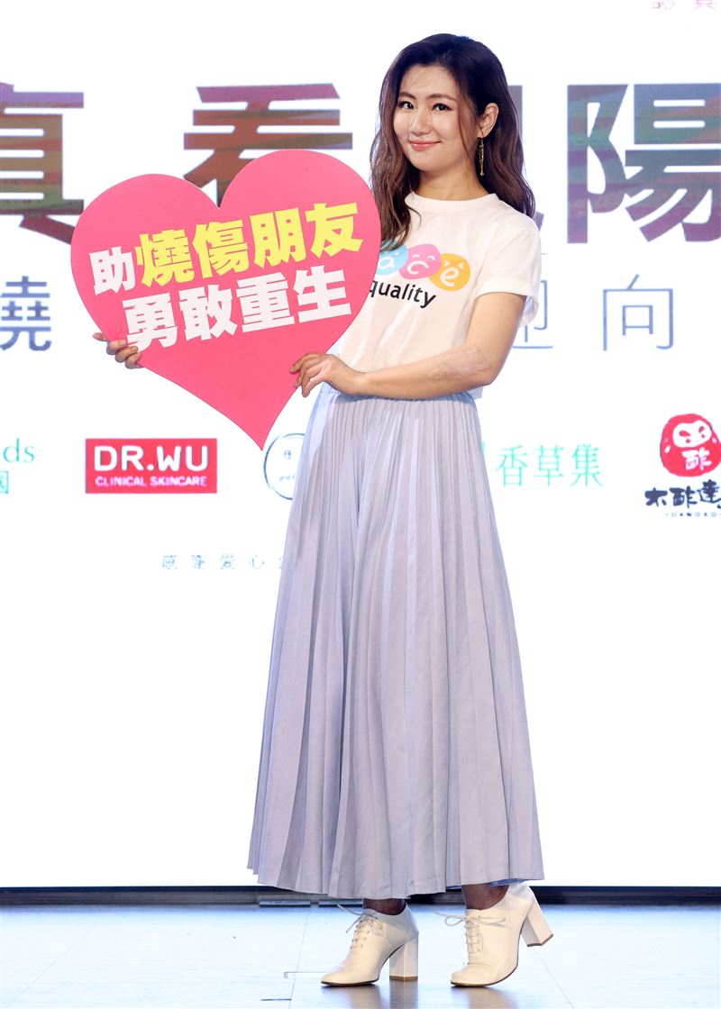 任家萱Selina為陽光基金會募款，助燒傷者重返人生舞台。（記者邱榮吉/攝影）
