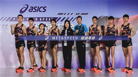 ▲馬拉松全國記錄保持人許績勝帶領他的團隊率先測試新跑鞋。（圖／ASICS提供）