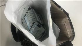 拾金不昧,計程車,手提包,運將,父子,銀行,房貸