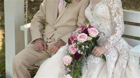 奧莉維亞與大70歲老翁結婚，卻被拆穿甜蜜爺孫戀都是是假象。（圖／翻攝自奧莉維亞推特）