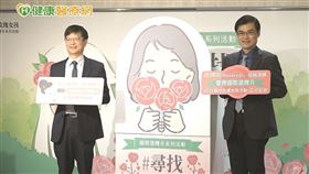 皮膚科診所院長黃輝鵬醫師(左1)、臺灣皮膚科醫學會理事長朱家瑜醫師(左2)