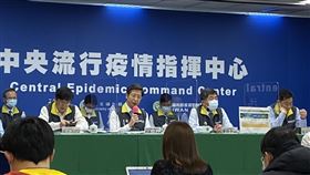 指揮中心專家諮詢小組召集人張上淳表示，現有疫苗對施打者產生的免疫反應上，目前能對抗變種病毒。（記者：簡浩正）