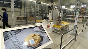 韓規劃7年砸37億  將智慧物流帶進城市生活現代Robotics旗下位於韓國京畿道廣州市的機器人物流系統示範中心，展示符合倉儲業者需求的智慧機械，從運送到出廠，全程要求做到自行優化流程的真正智慧化。中央社記者廖禹揚京畿道攝  110年3月31日