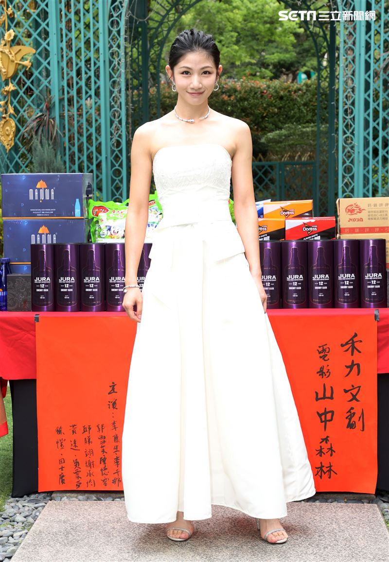 演員李千那出席「山中森林」開鏡儀式。（記者邱榮吉/攝影）