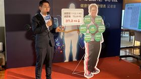 35歲的孔先生長年忙於工作應酬、飲食不正常，兩年前體重直逼110公斤，體脂率35%、符合代謝症候群。在營養師建議下調整生活型態改變飲食習慣，減重37公斤，擺脫代謝症候群。（圖／記者簡浩正攝影）