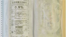 「永豐化學工業股份有限公司」所生產的軟袋裝食鹽水，因發現部分產品比標準值偏酸，35批號須全數下架。（圖／食藥署提供）