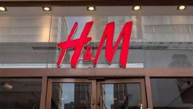 H&M在中國將關閉20間店鋪。（圖／翻攝自微博）