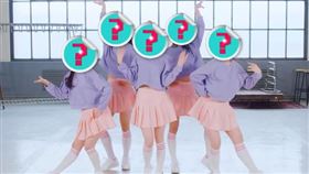  成員們機械式的舞蹈動作，以及機械嗓音，都讓網友看了相當驚嚇。（圖／翻攝自youtube／AiA-fab）