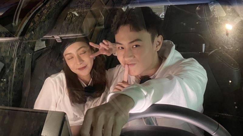 顏佑庭揪凱莉偷合體　同車約會全被拍
