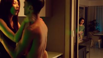 曾莞婷全裸坐桌上　3秒激情片網看傻