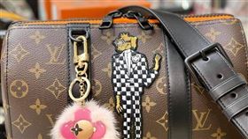 調查官徐宿良涉嫌勾結毒梟，妻子李翠萍常在臉書炫富，更是LV、愛馬仕高端客戶。 翻攝臉書